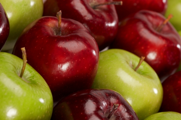red-and-green-apples-istock-photo2[1]
